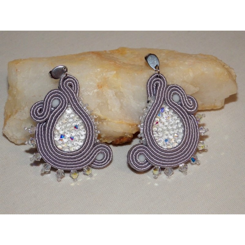 Boucles d'oreilles soutache et cabochon Swarovski Boucles d'oreilles soutache et cabochon Swarovski