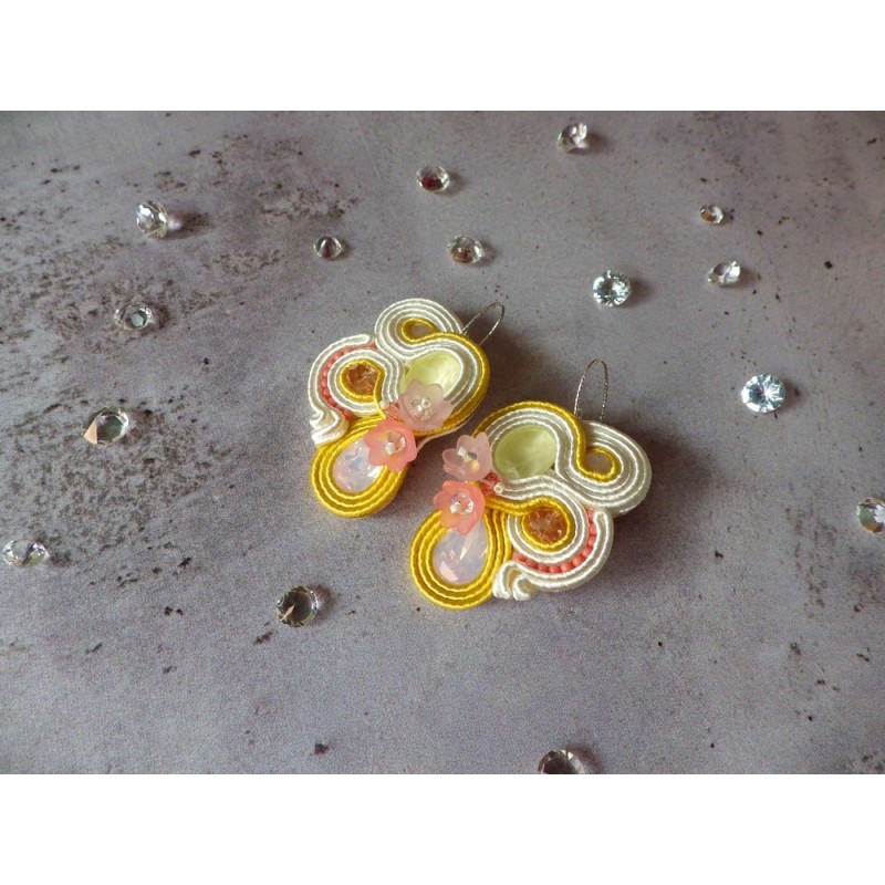 "SPRING FLOWERS" boucles d'oreilles soutache et Swarovski "SPRING FLOWERS" boucles d'oreilles soutache et Swarovski