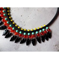 Colliers perles multicolores et corde