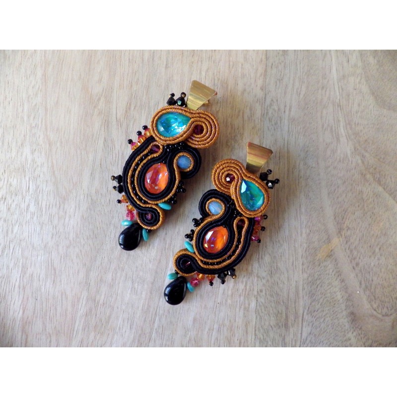 "FAUVE" boucles d'oreilles en soutache et cristal Swarovski, clous inox "FAUVE" boucles d'oreilles en soutache et cristal Swarovski, clous inox