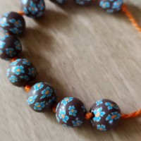 Bracelets 10 perles fleuries