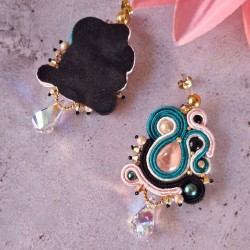 "FLAMINGO" boucles soutache et cristal Swarovski, clous acier inoxydable