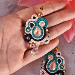 "FLAMINGO" boucles soutache et cristal Swarovski, clous acier inoxydable