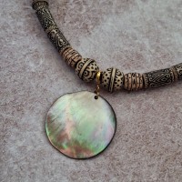 Collier ethnique nacre et corne
