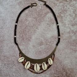 Collier plastron cauris