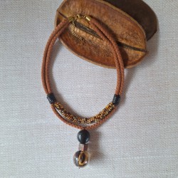 Collier bois, résine et rocailles