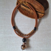 Collier bois, résine et rocailles